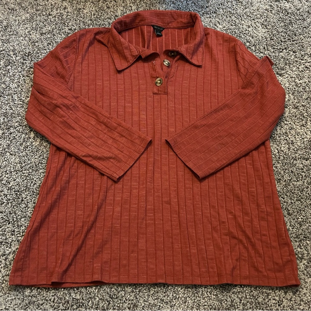 Ann Taylor Rust ribbed, collared, 3/4 inch sleeve top size large